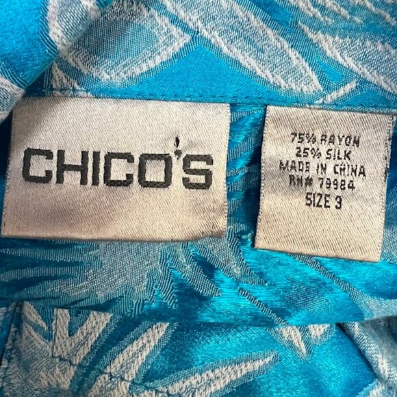 #238 Chico's Blue White Patterned Button-Down Dressy Shirt Size 3 (16) - Picture 5 of 6